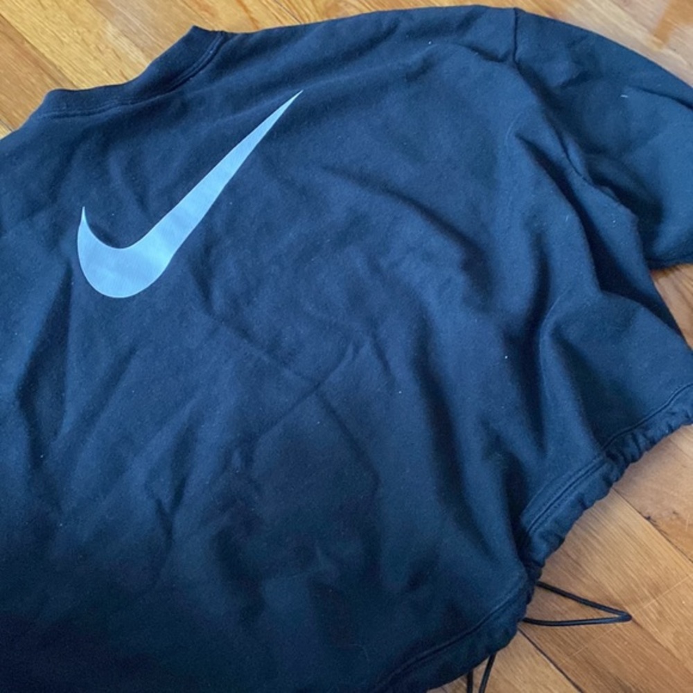 Nike cropped hoodie XL worn once EUC adjustable waist. - Picture 5 of 5
